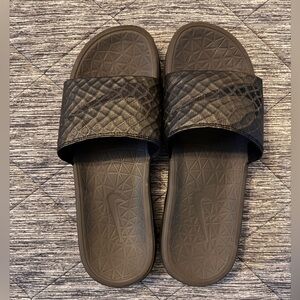 Nike Benassi Solarsoft Slide 2 Sandals Men’s size 9